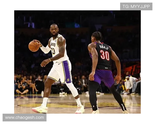 湖人逆转勇士詹姆斯砍下三双带队取胜浓眉关键封盖成比赛转折点