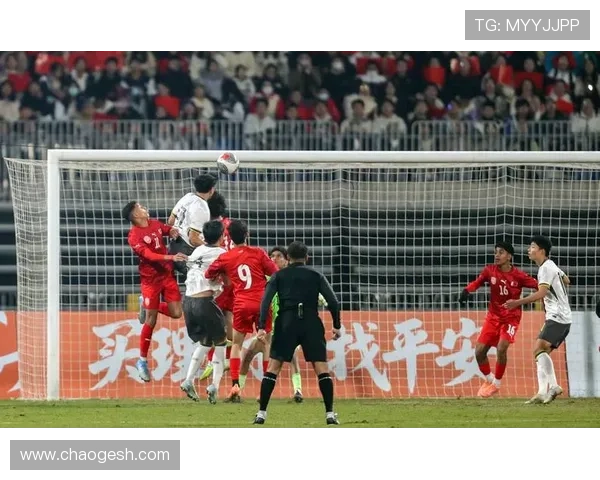 中国足球队迎战强敌 备战亚洲杯显现新战术风格