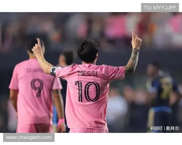 梅西加盟国际迈阿密后首次亮相,震撼全场球迷热烈欢呼 梅西加盟国际迈阿密后首次亮相,震撼全场球迷热烈欢呼