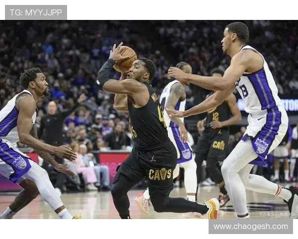 国王队全力备战新赛季 多名球员状态回升 短板待解决 国王队全力备战新赛季 多名球员状态回升 短板待解决