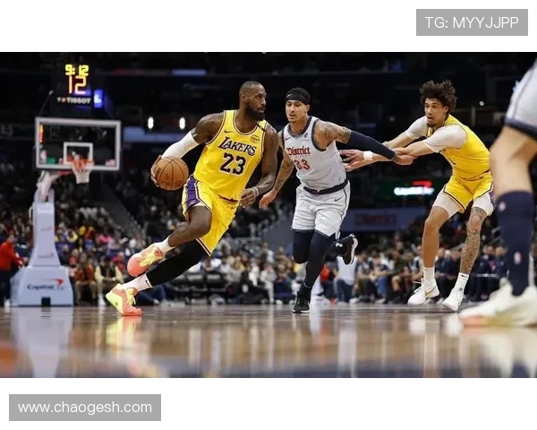 詹姆斯再创里程碑湖人加时险胜勇士年轻核心闪耀全场 詹姆斯再创里程碑湖人加时险胜勇士年轻核心闪耀全场